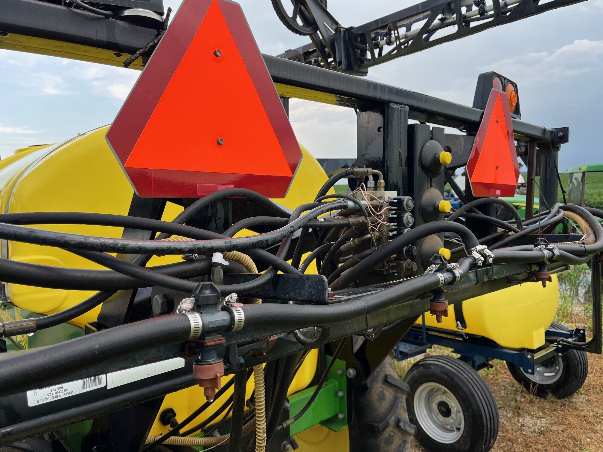  Sprayer Specialties VLU1000 Pull-Type Sprayer