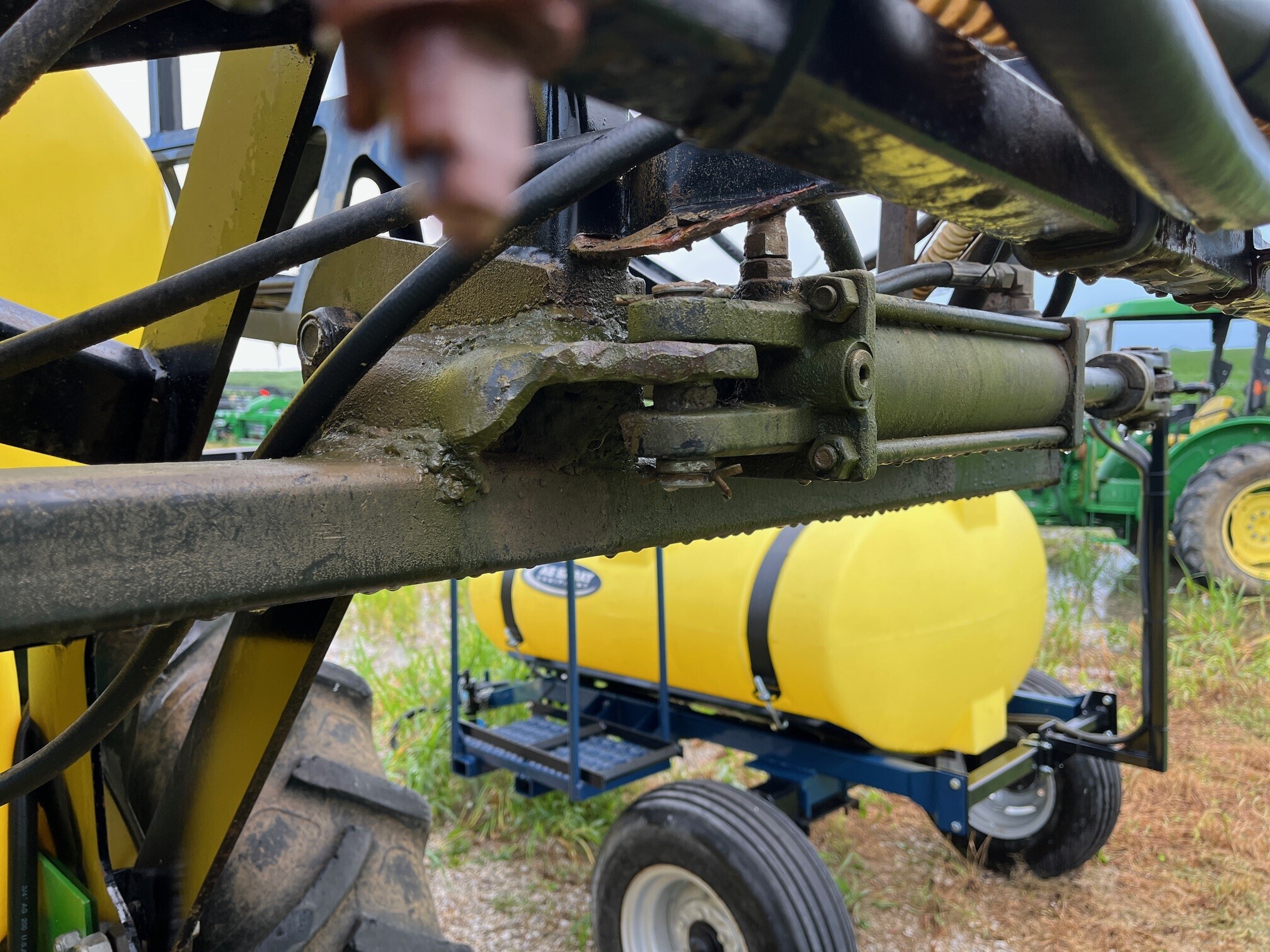  Sprayer Specialties VLU1000 Pull-Type Sprayer