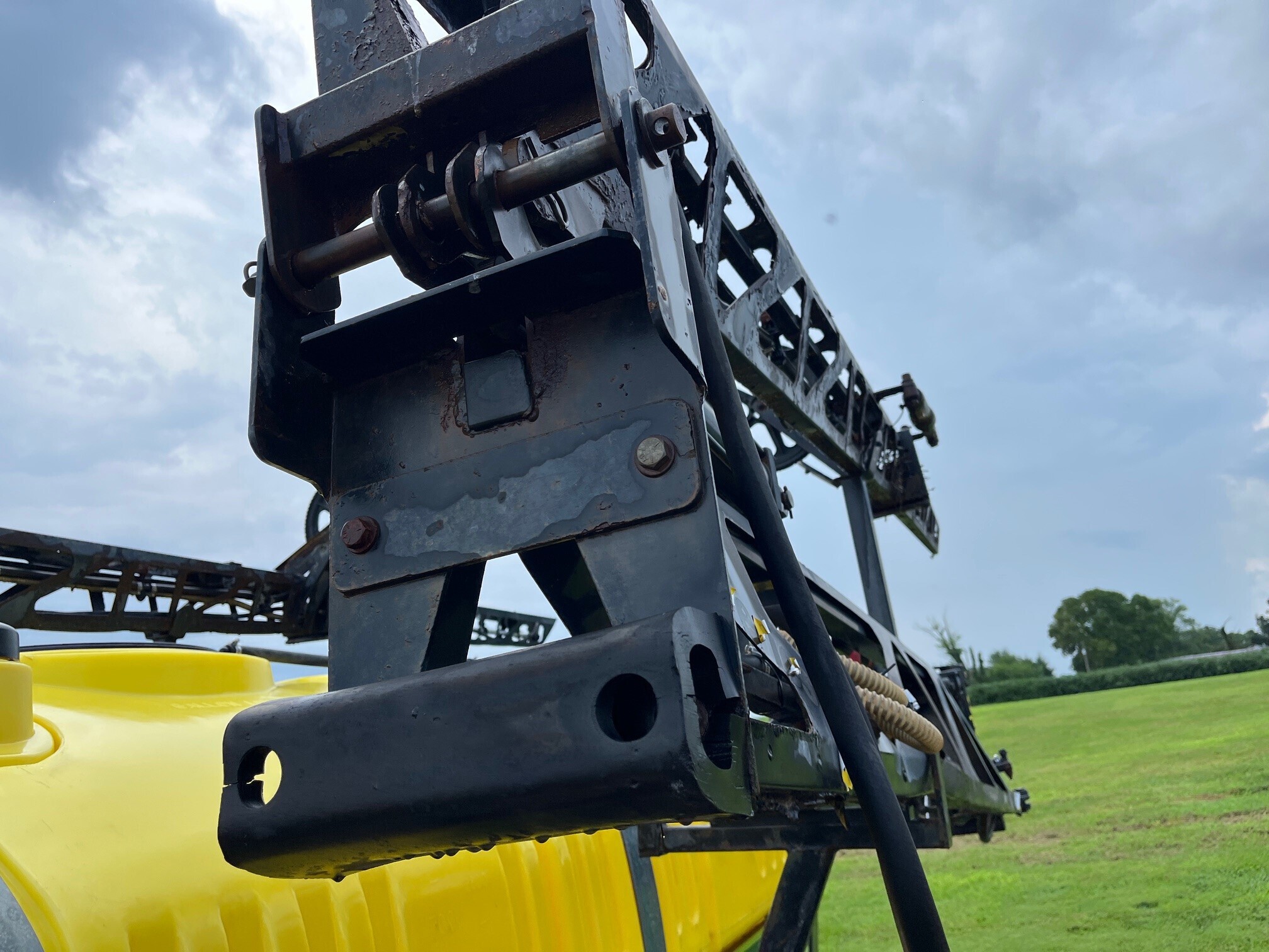  Sprayer Specialties VLU1000 Pull-Type Sprayer