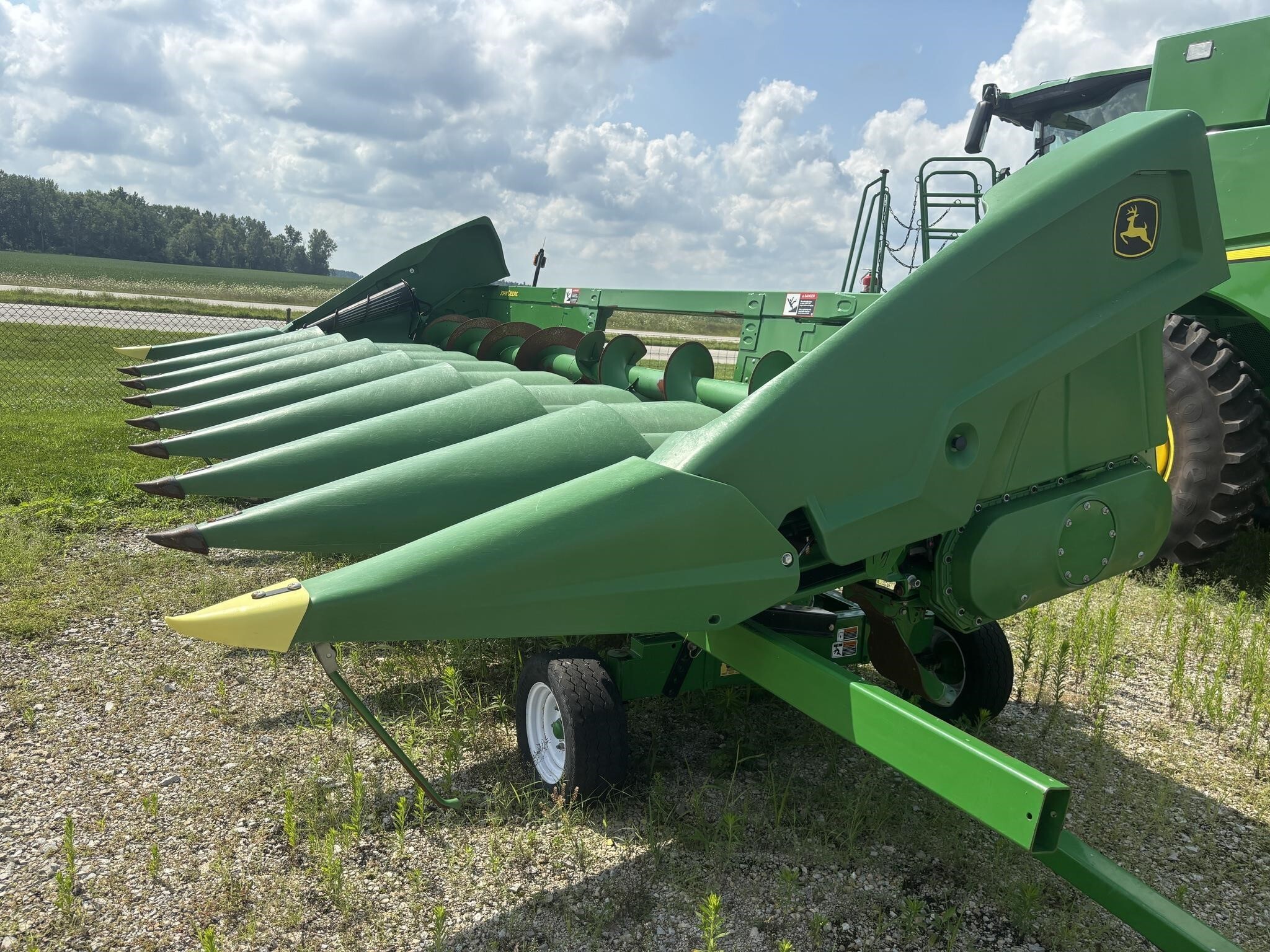 2022 John Deere C8R Corn Head