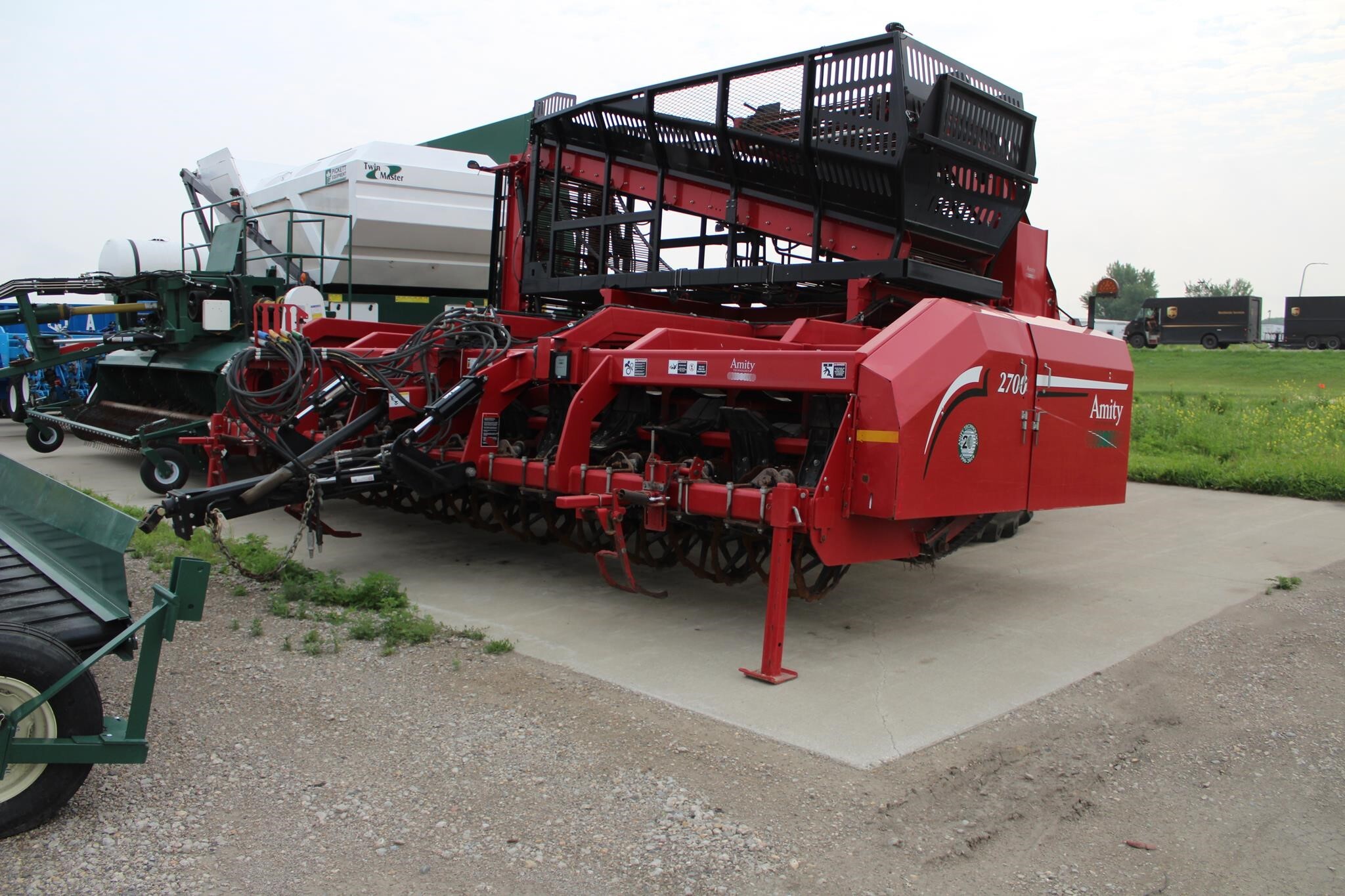 2016 Amity 2700 Beet Equipment