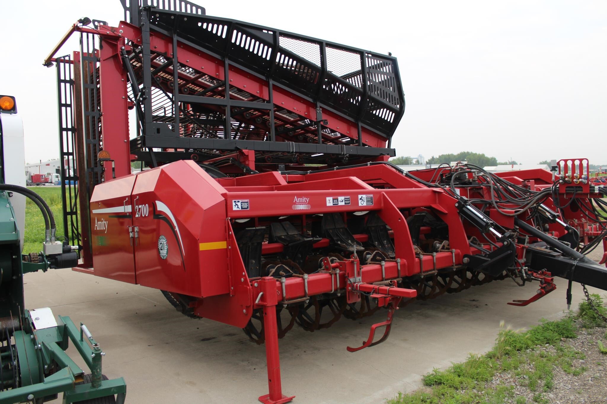 2016 Amity 2700 Beet Equipment