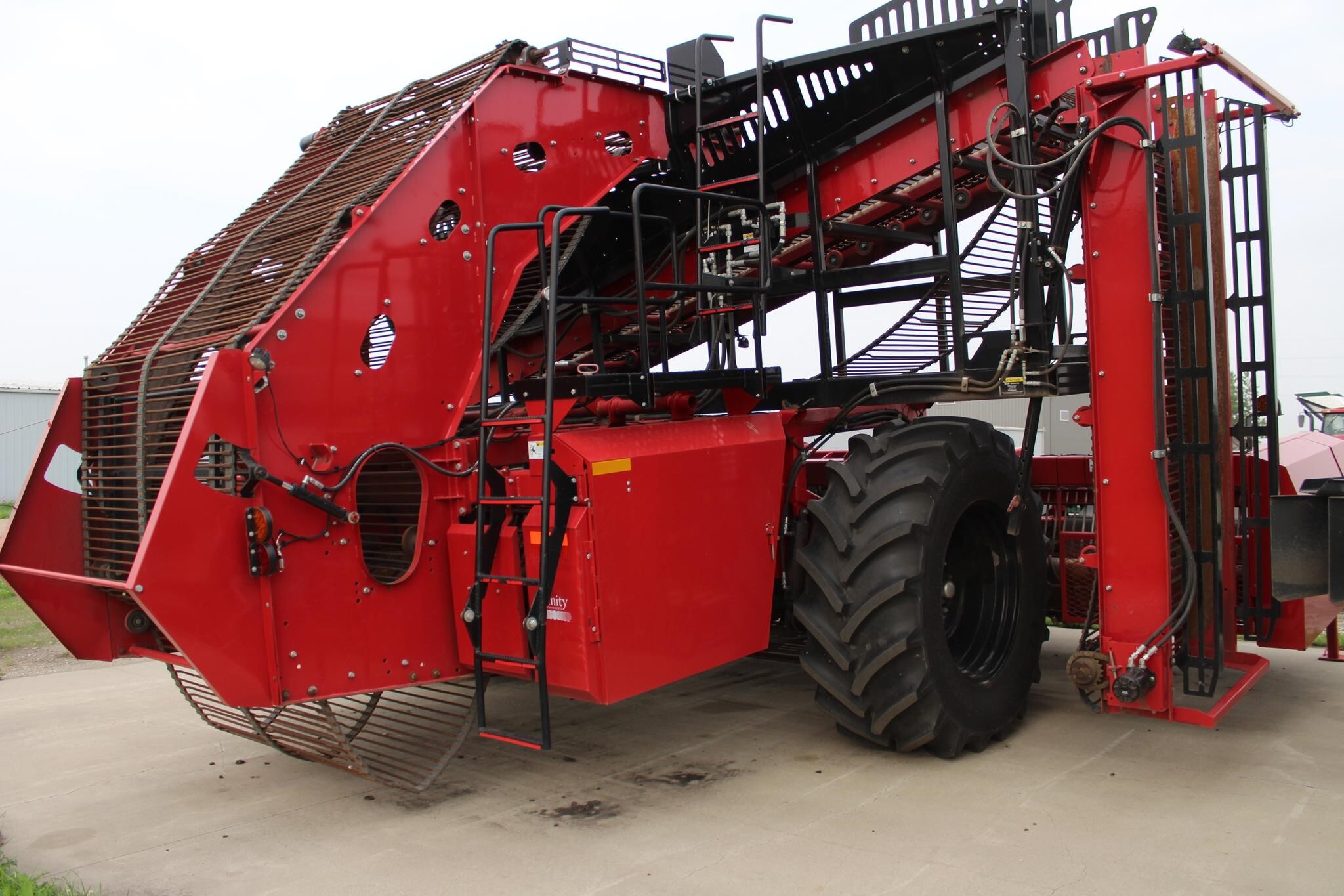 2016 Amity 2700 Beet Equipment