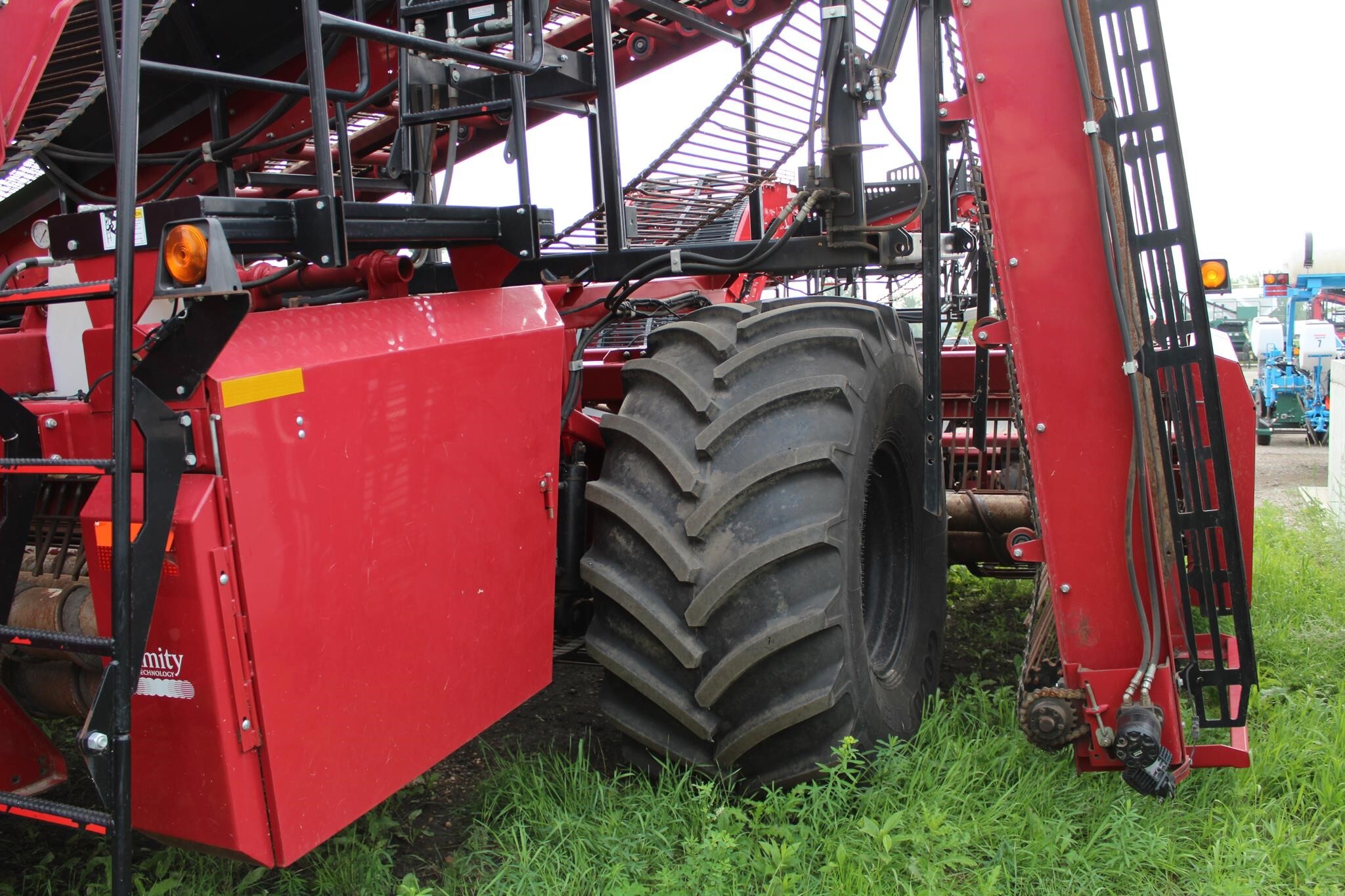 2013 Amity 2700 Beet Equipment