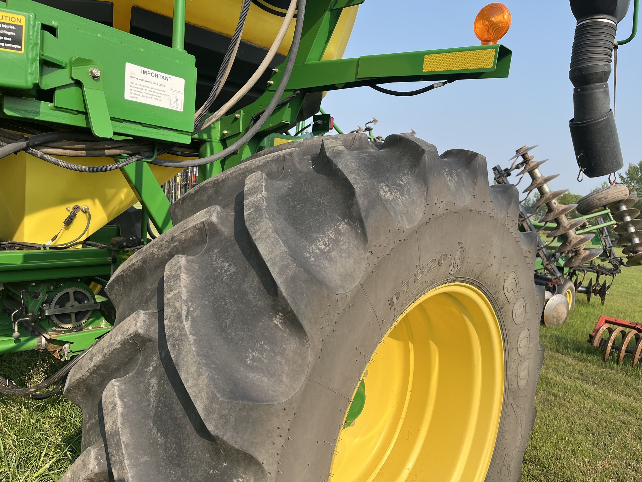 2011 John Deere 1890 Air Seeder