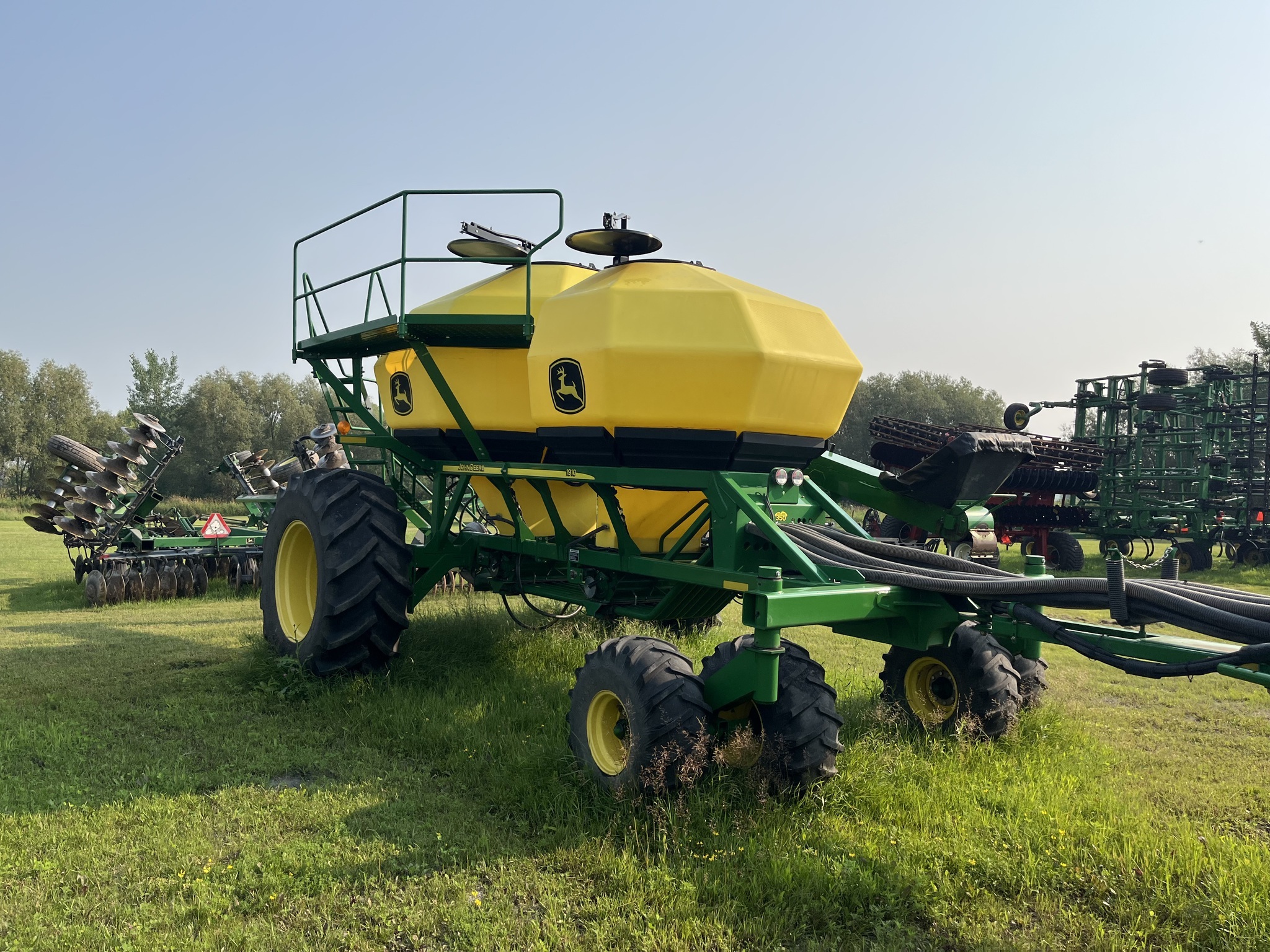2011 John Deere 1890 Air Seeder