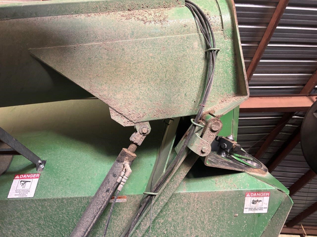 2013 J&M 1401-22T Grain Cart
