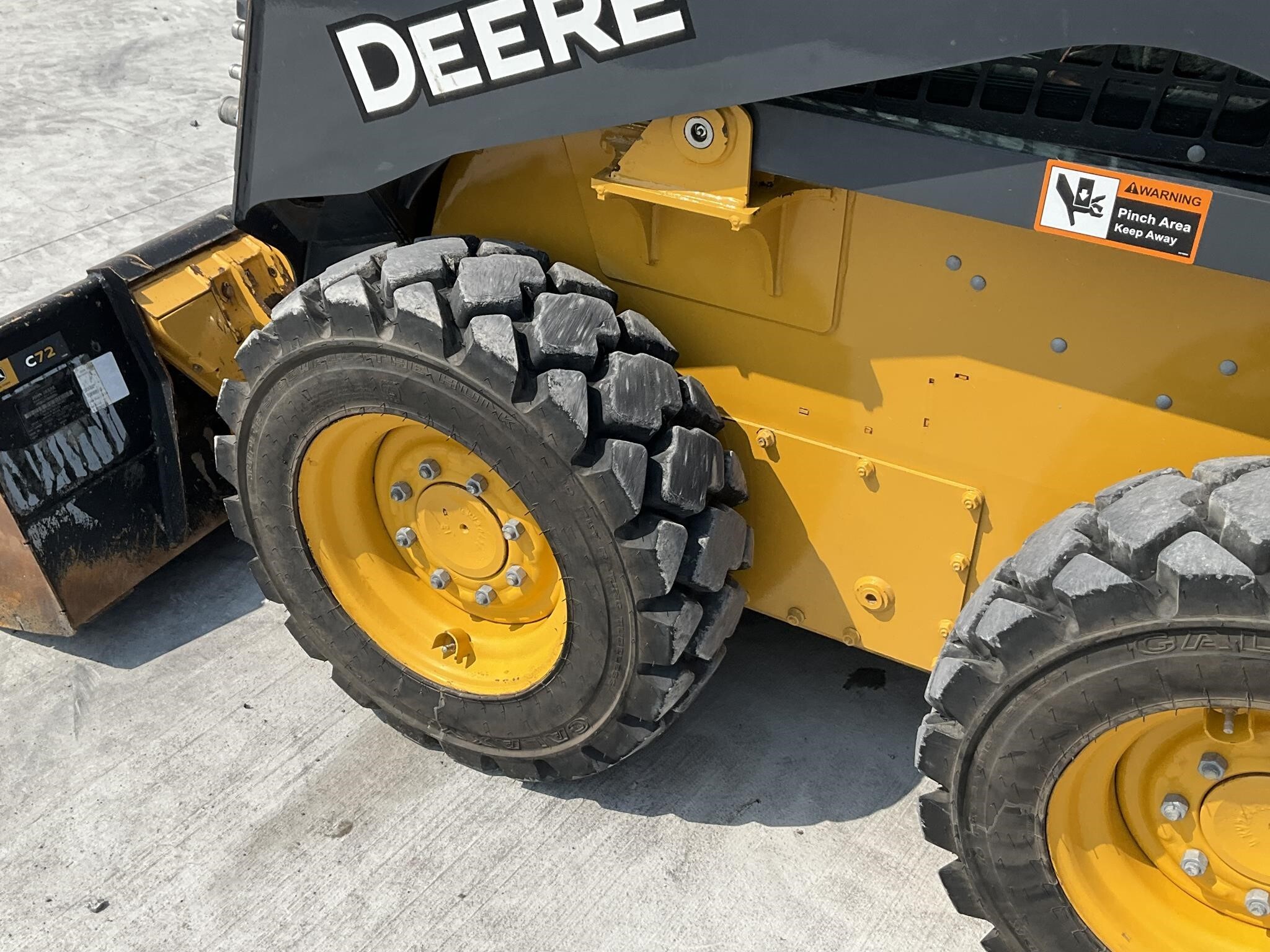 2022 Deere 318G Skid Steer