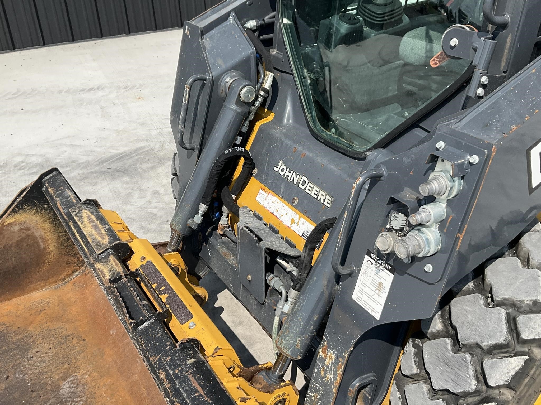2022 Deere 318G Skid Steer
