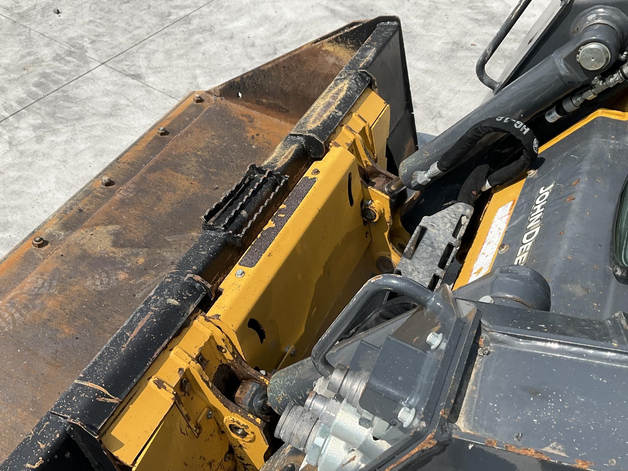 2022 Deere 318G Skid Steer