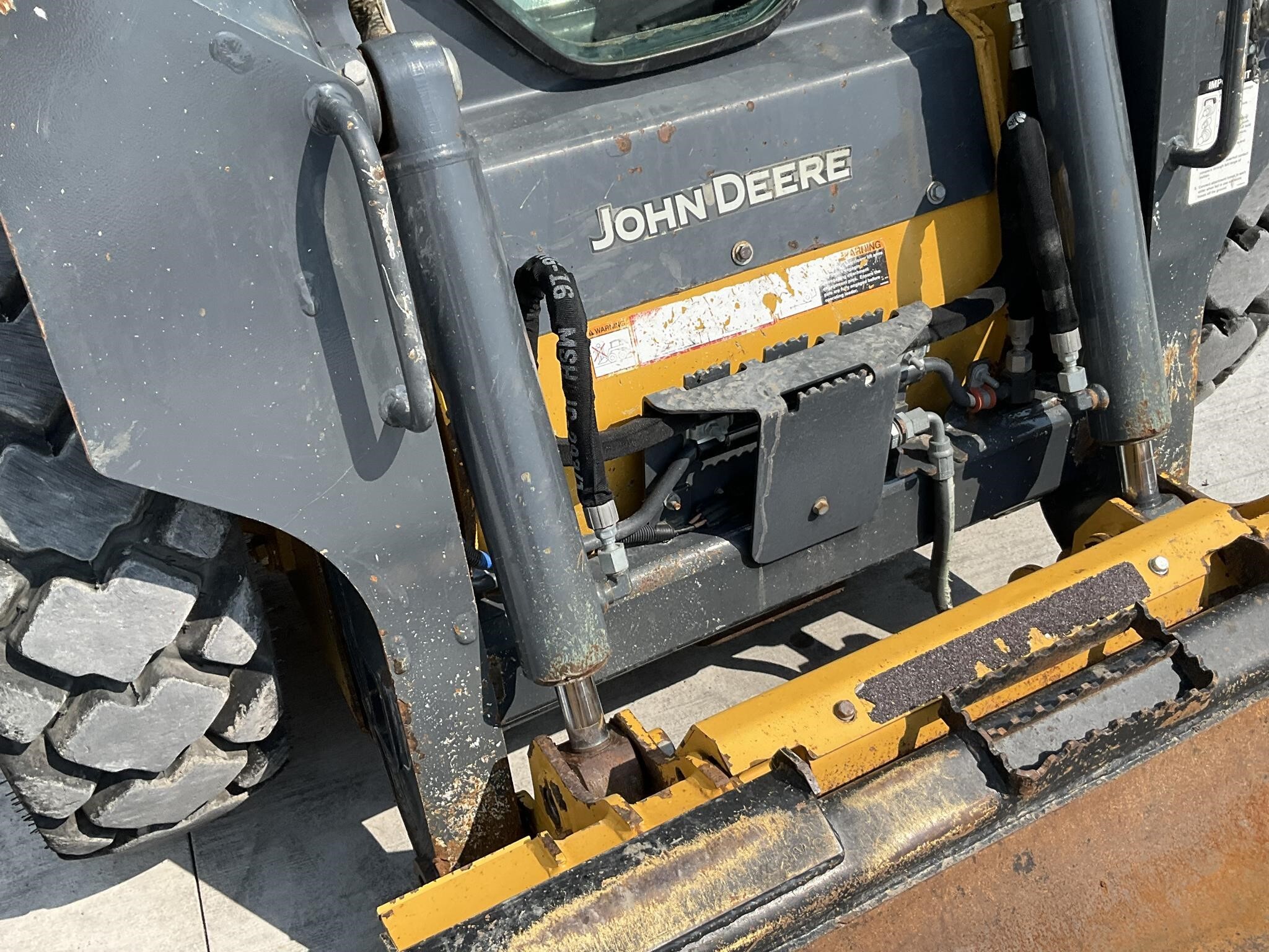 2022 Deere 318G Skid Steer