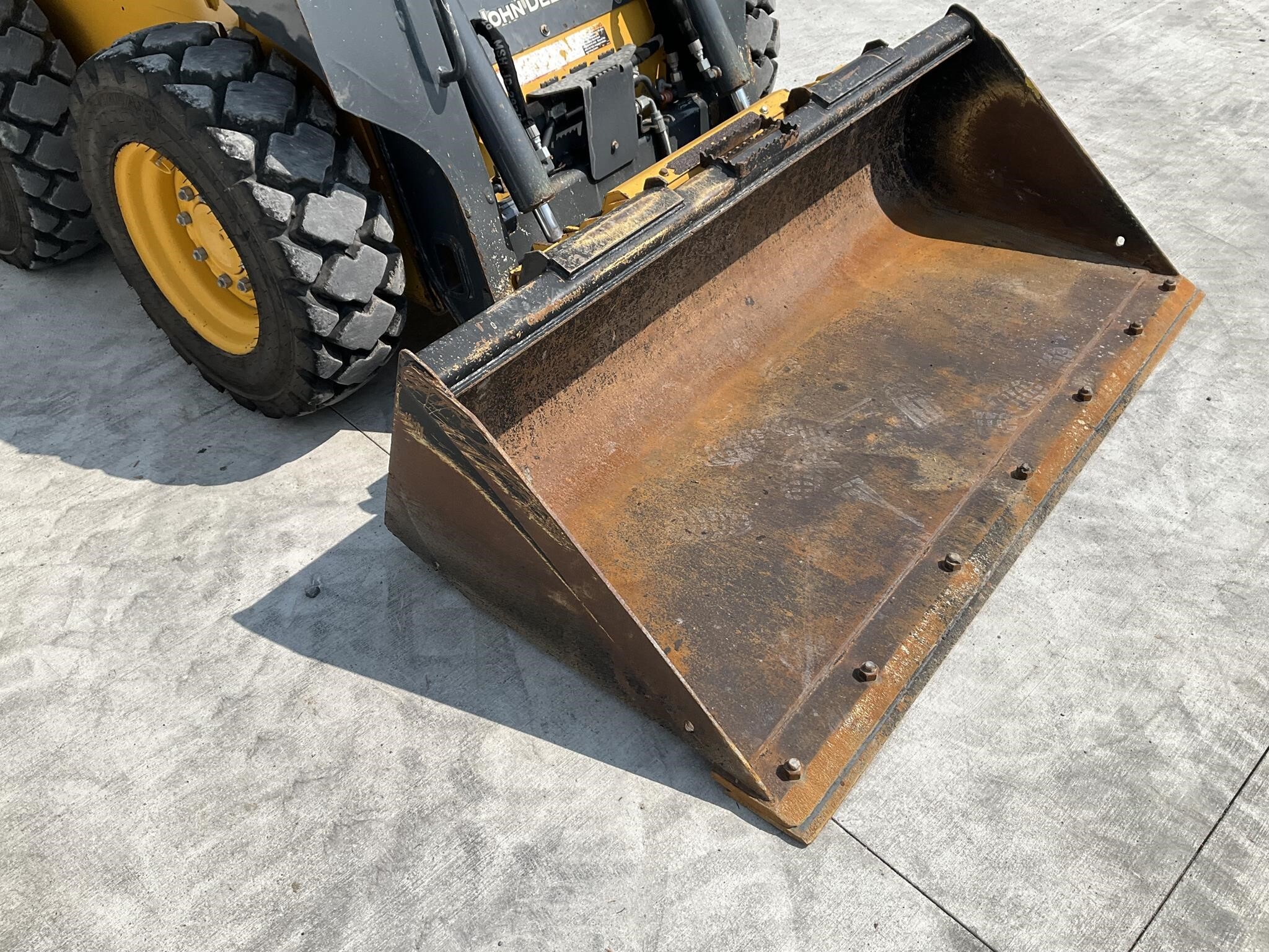 2022 Deere 318G Skid Steer