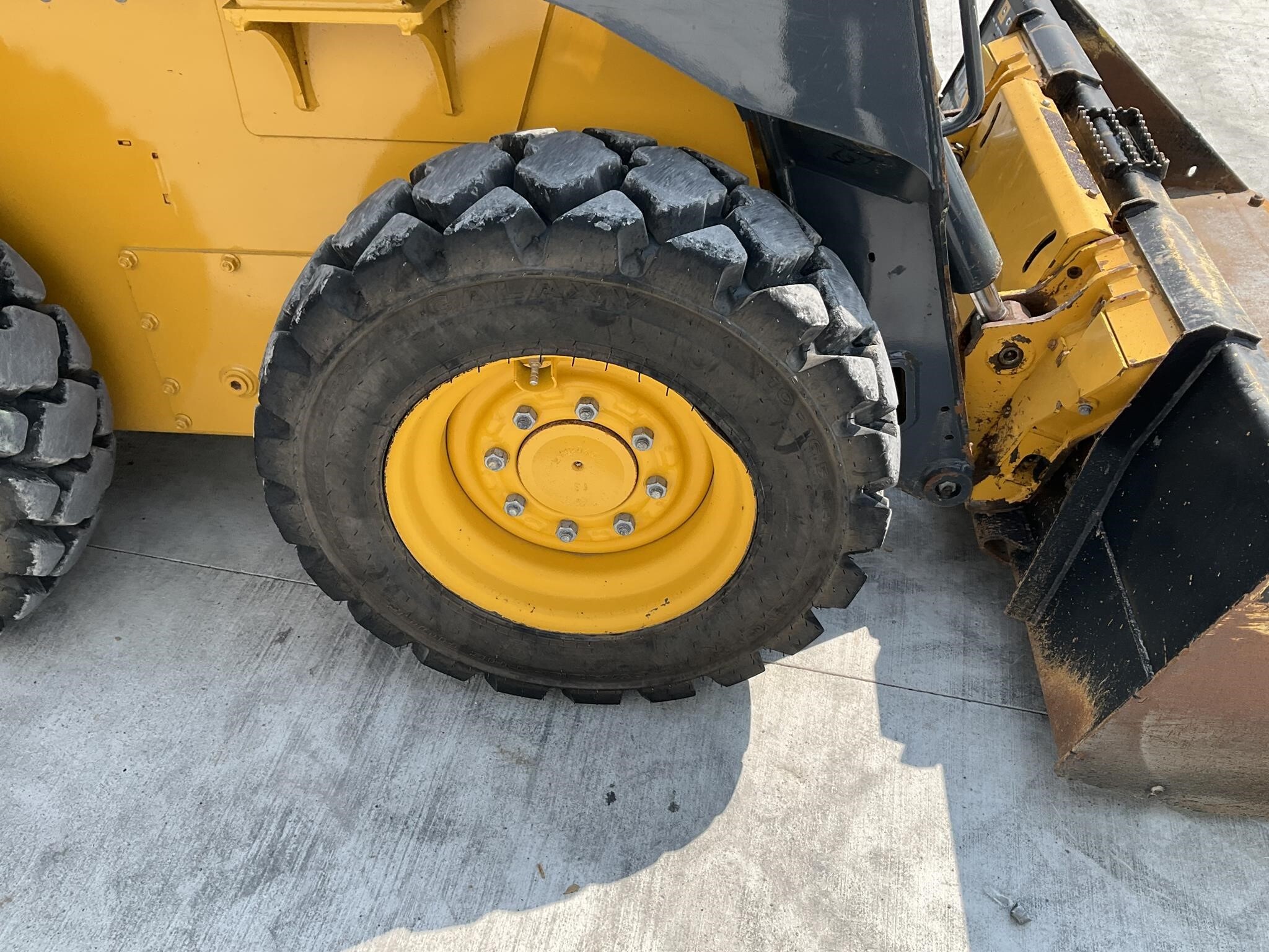 2022 Deere 318G Skid Steer