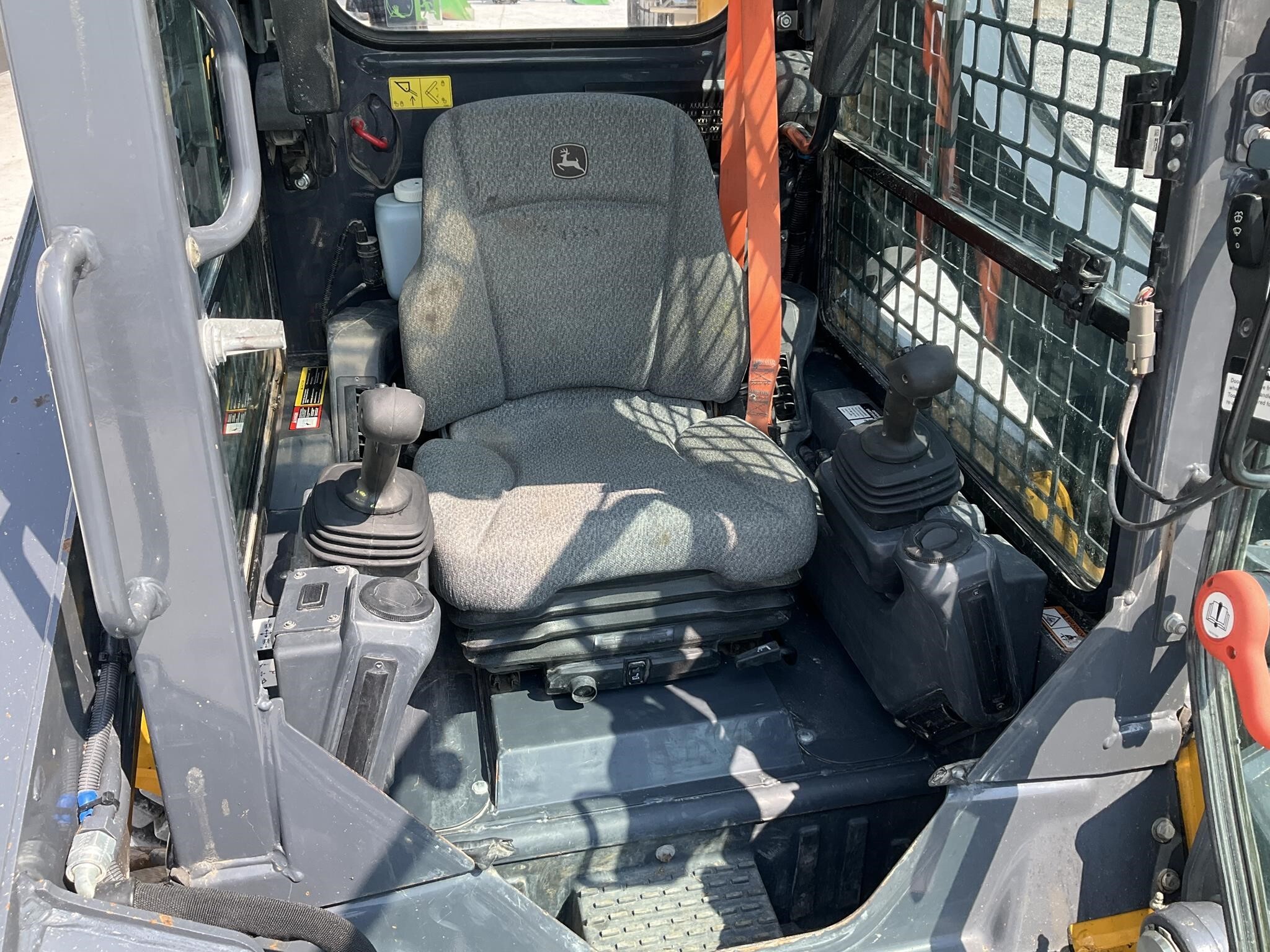 2022 Deere 318G Skid Steer