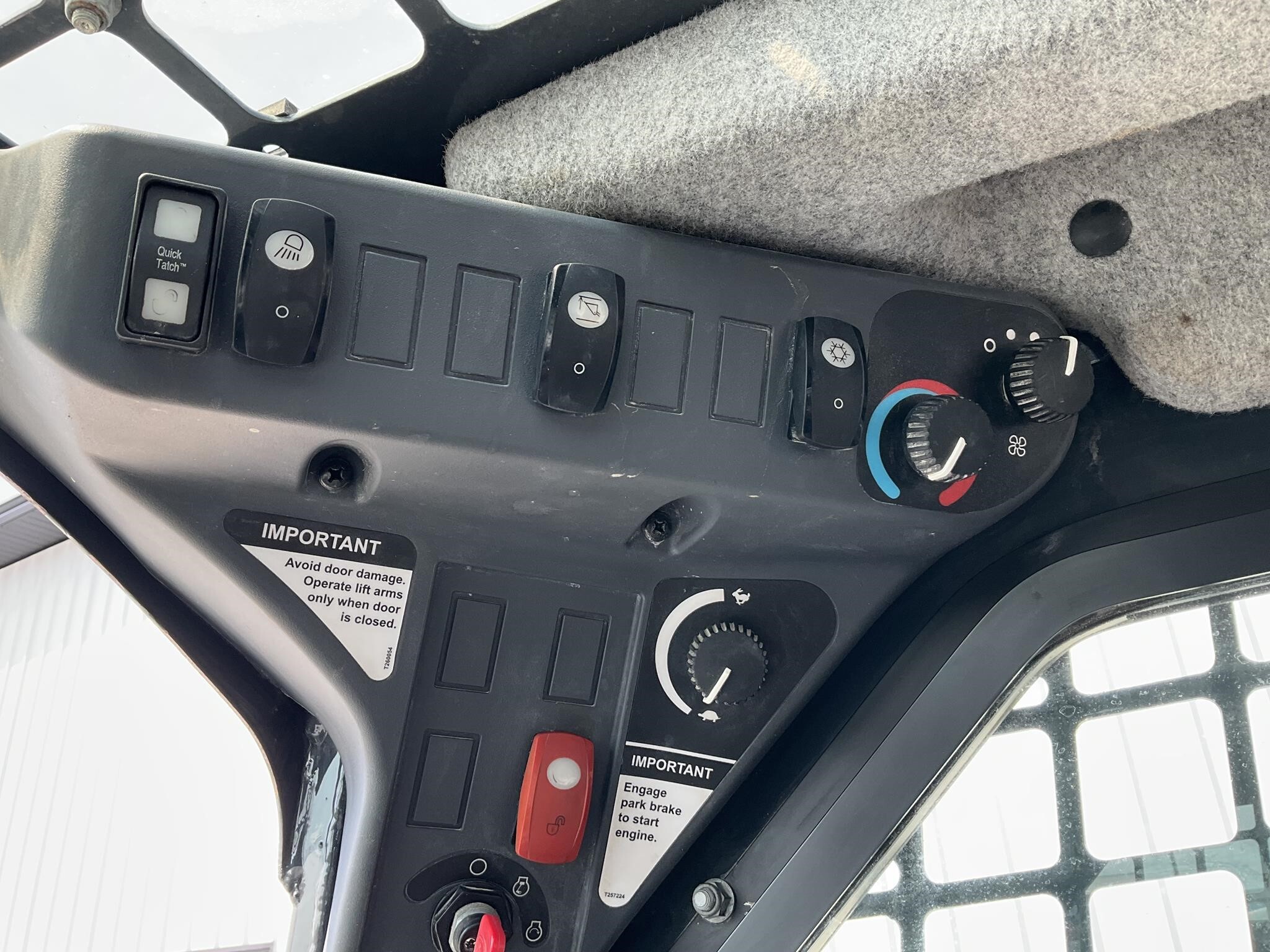 2022 Deere 318G Skid Steer