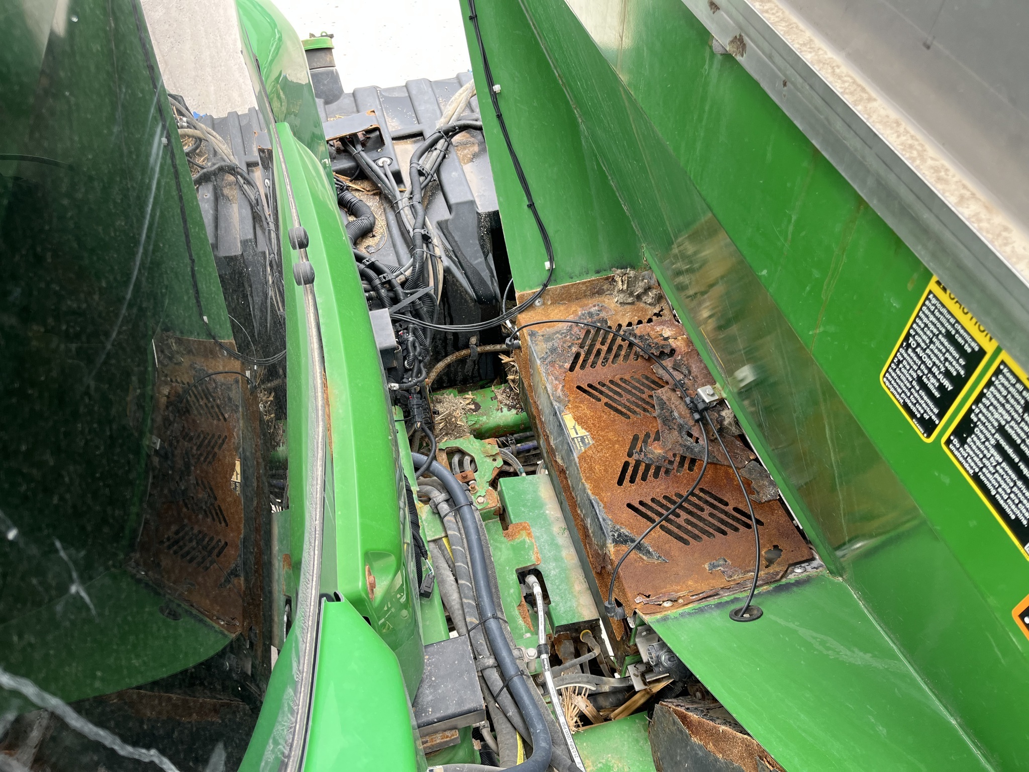 2019 John Deere R4038 Self-Propelled Sprayer