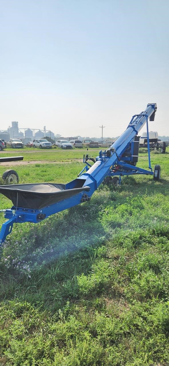 2024 Brandt 1547LP+ Augers and Conveyor