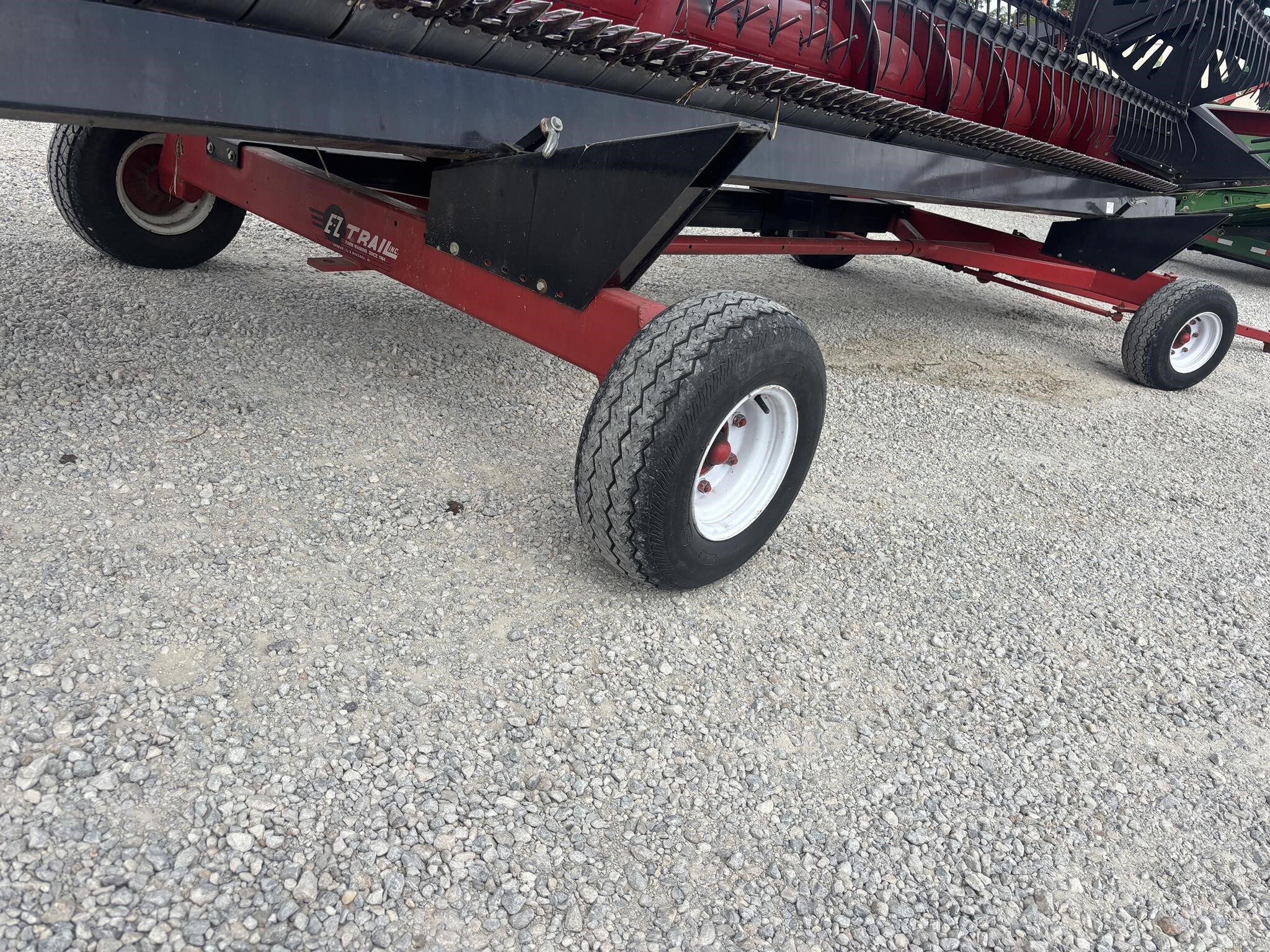  E-Z Trail 680 Header Trailer