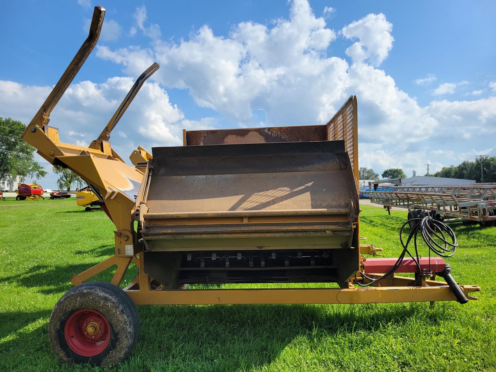 2014 Haybuster 2650 Grinders and Mixer