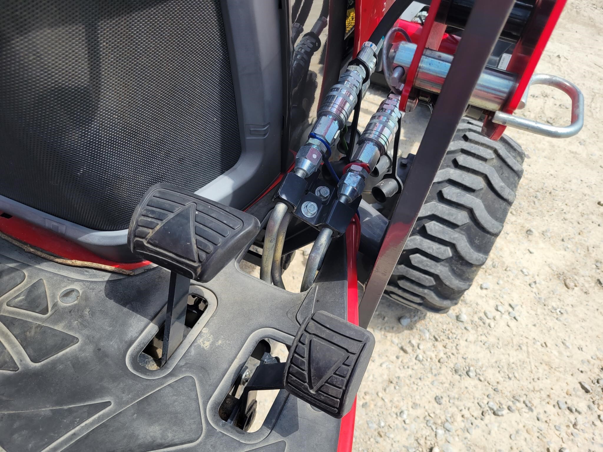 2020 Massey Ferguson GC1725M Tractor