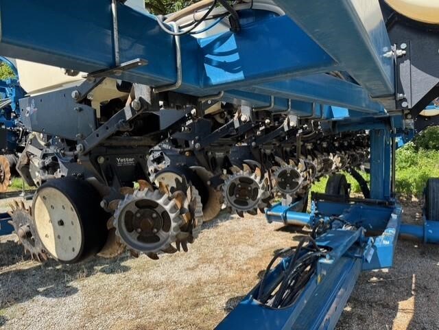 2012 Kinze 3660 Planter