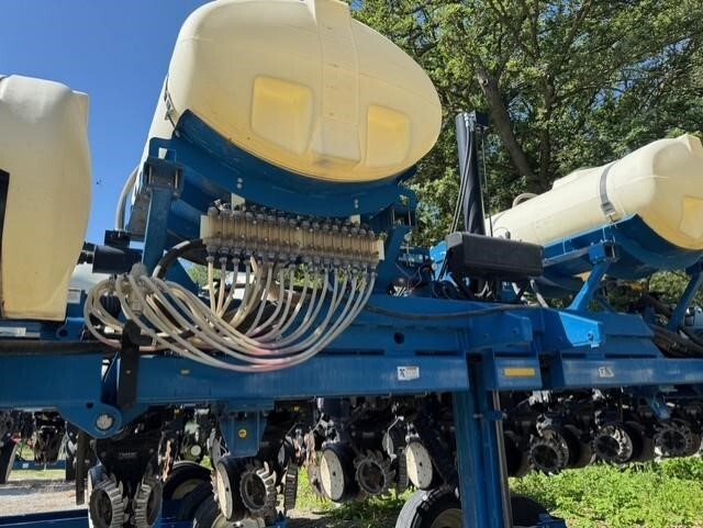 2012 Kinze 3660 Planter