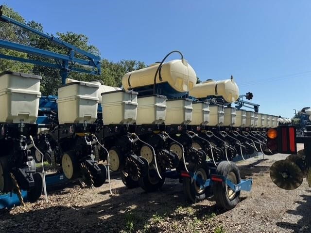 2012 Kinze 3660 Planter