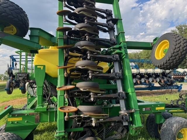2006 John Deere 1990 Air Seeder