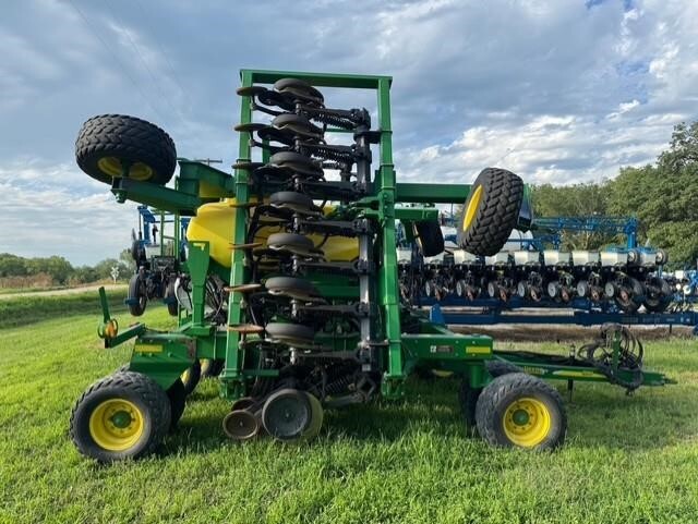2006 John Deere 1990 Air Seeder
