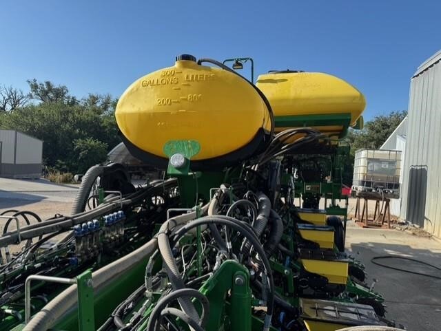 2018 John Deere 1775 Planter
