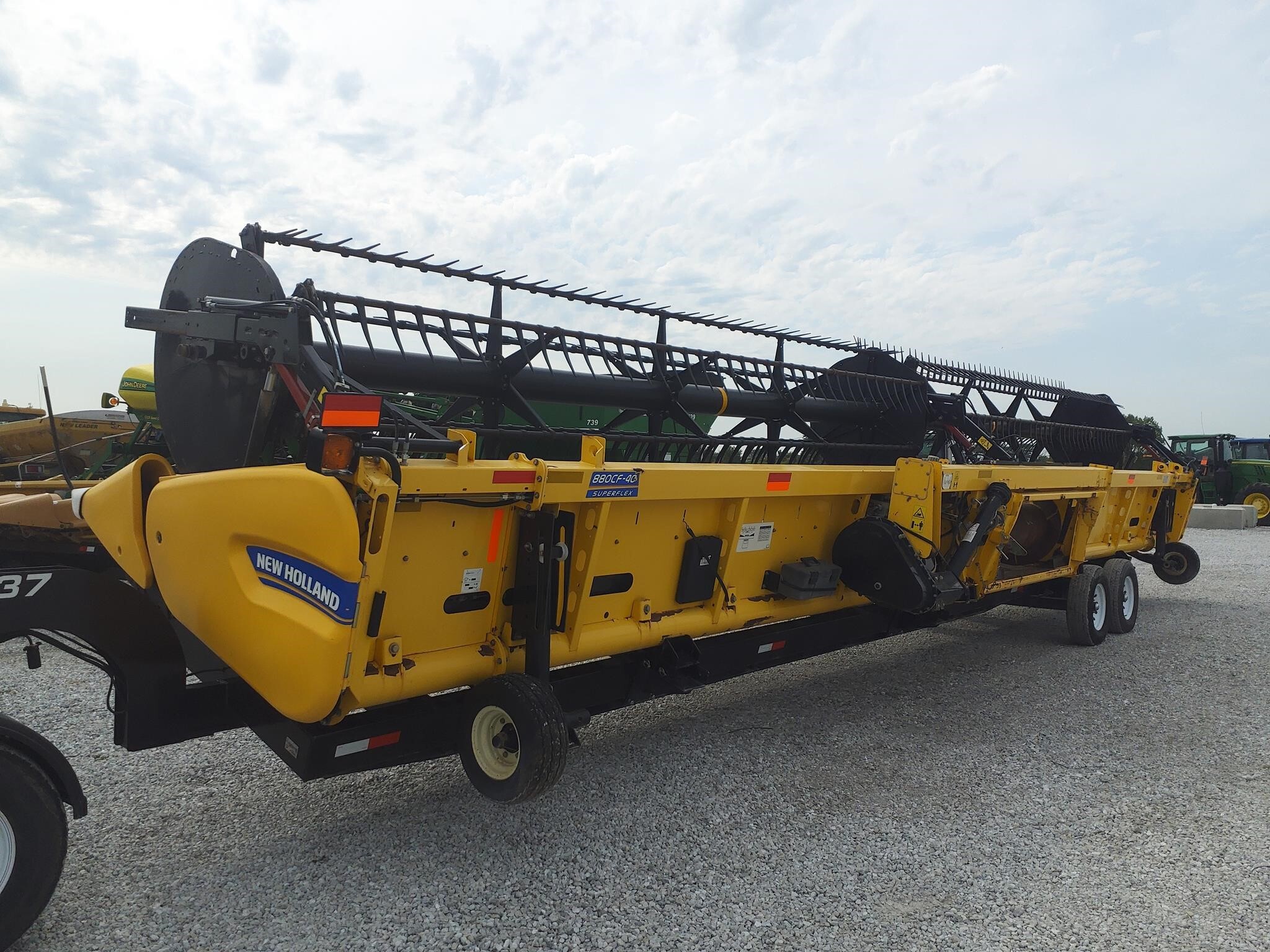 2014 New Holland 880CF-40 Platform