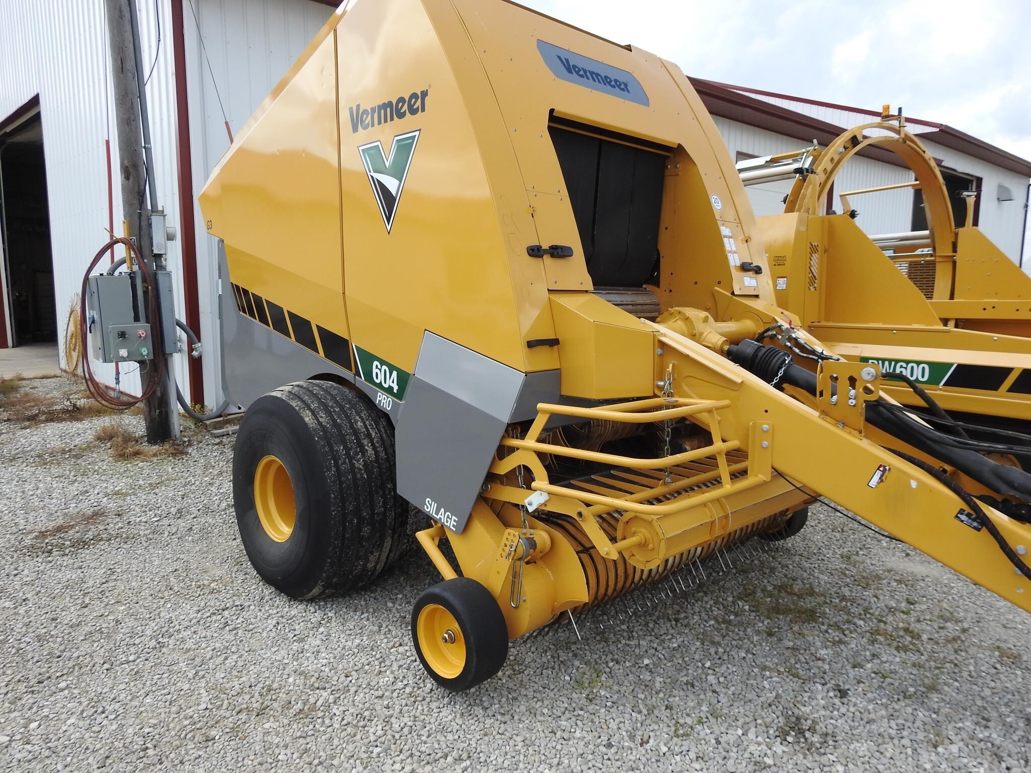  Vermeer 604 PRO G3 Round Baler