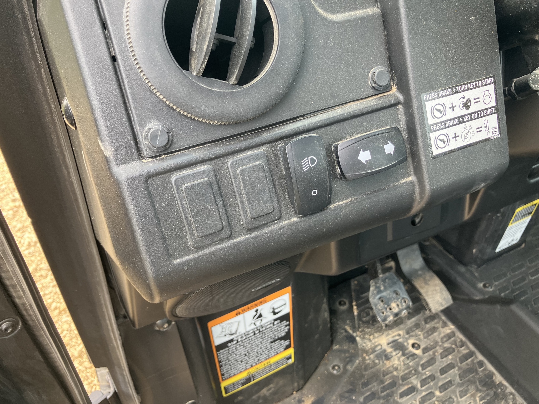 2024 John Deere XUV 835M ATVs and Utility Vehicle