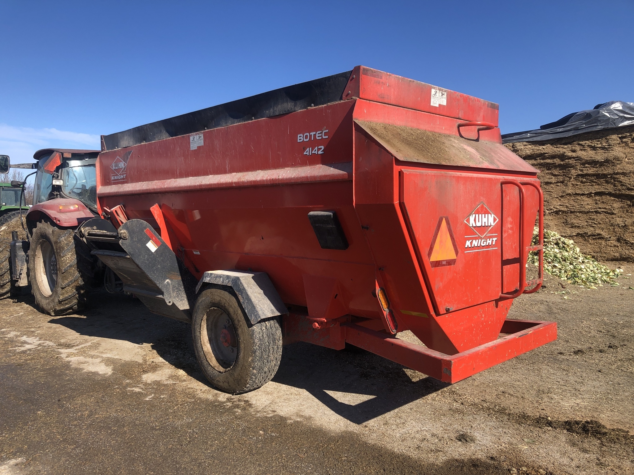 2016 Kuhn 4142 Feed Wagon