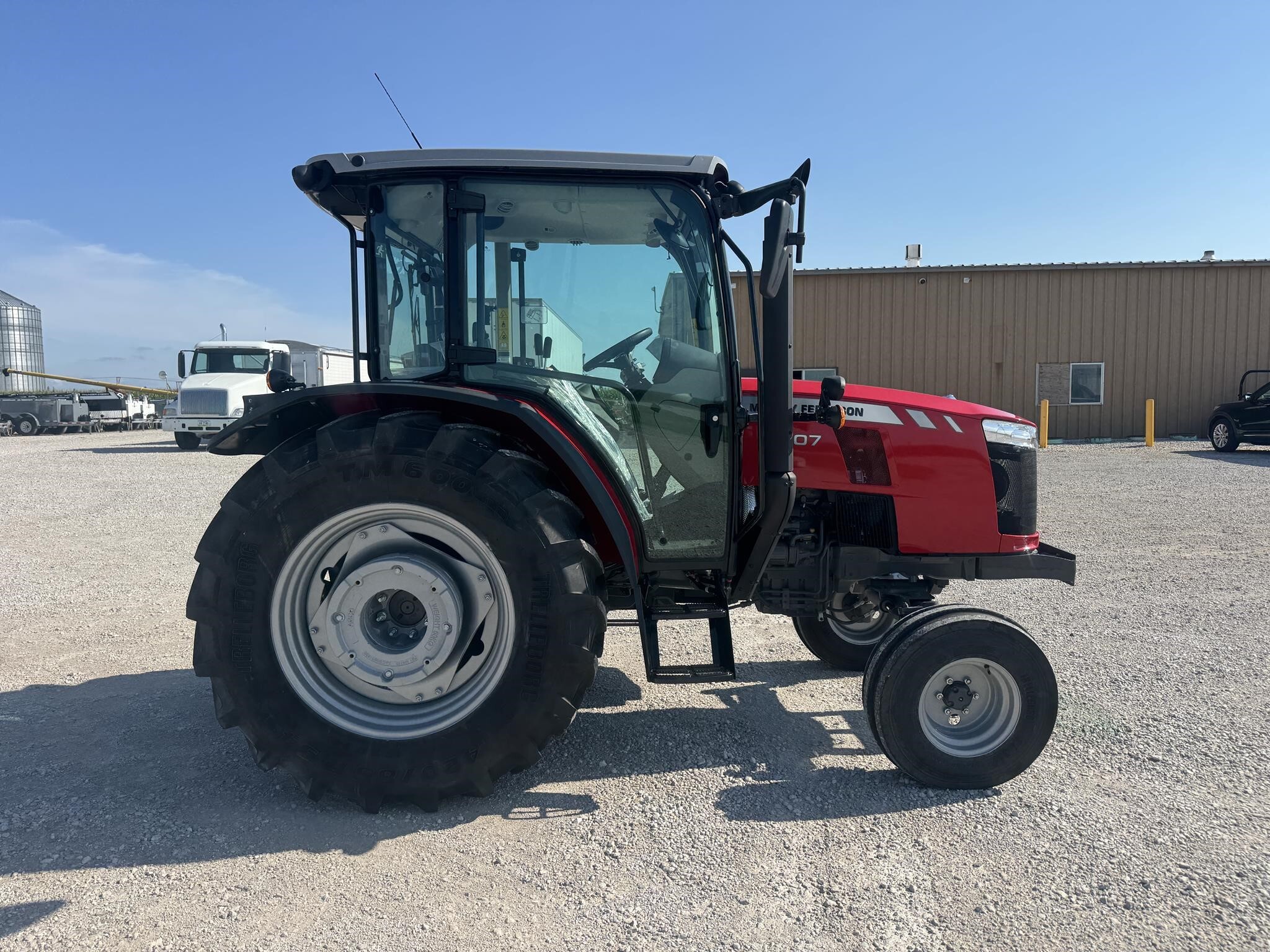 2025 Massey Ferguson 4707 Tractor