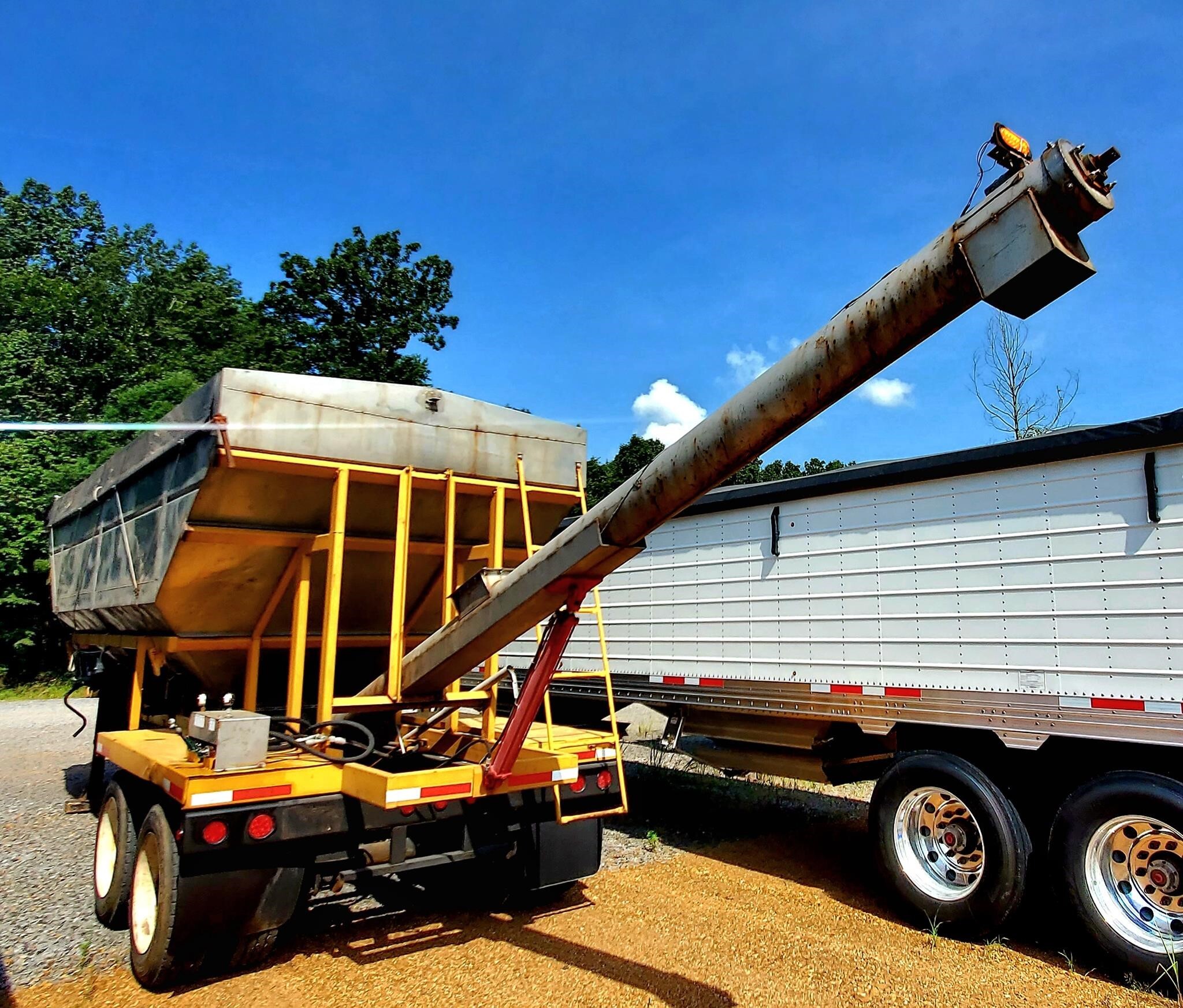 1999 KBH 30FT Semi Trucks/Trailer