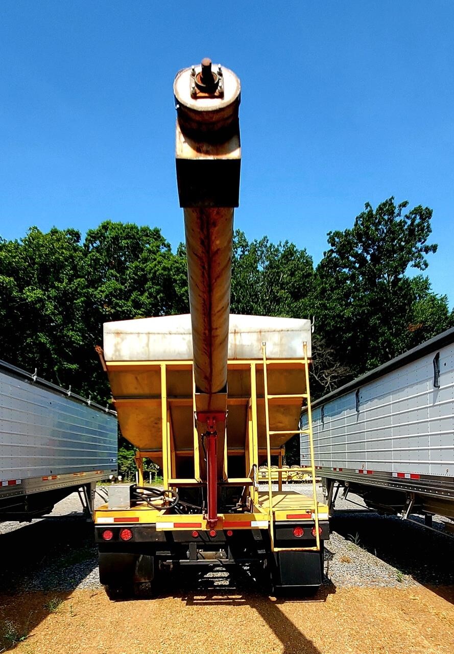 1999 KBH 30FT Semi Trucks/Trailer