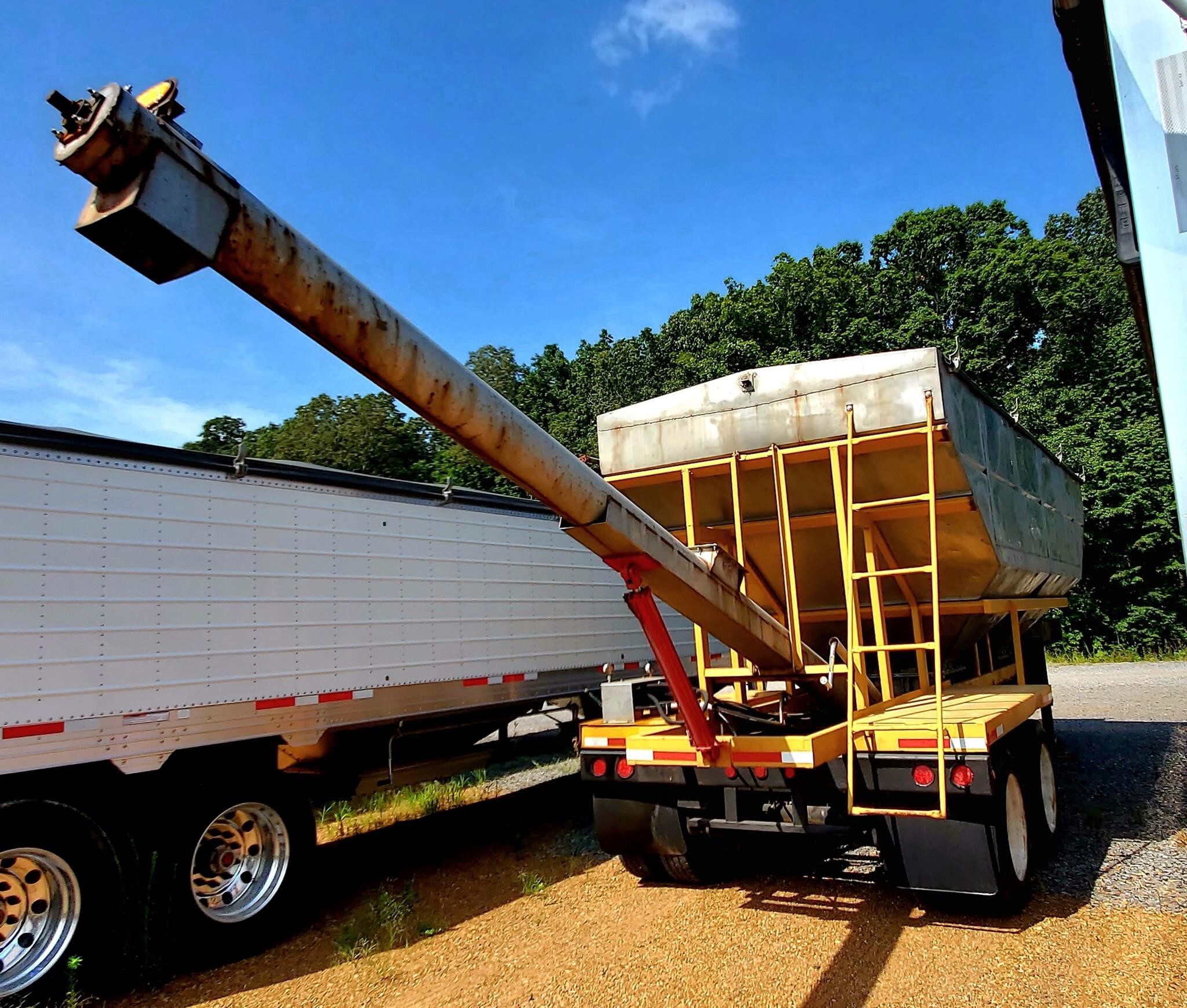 1999 KBH 30FT Semi Trucks/Trailer