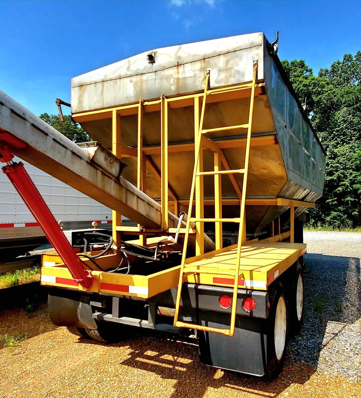 1999 KBH 30FT Semi Trucks/Trailer