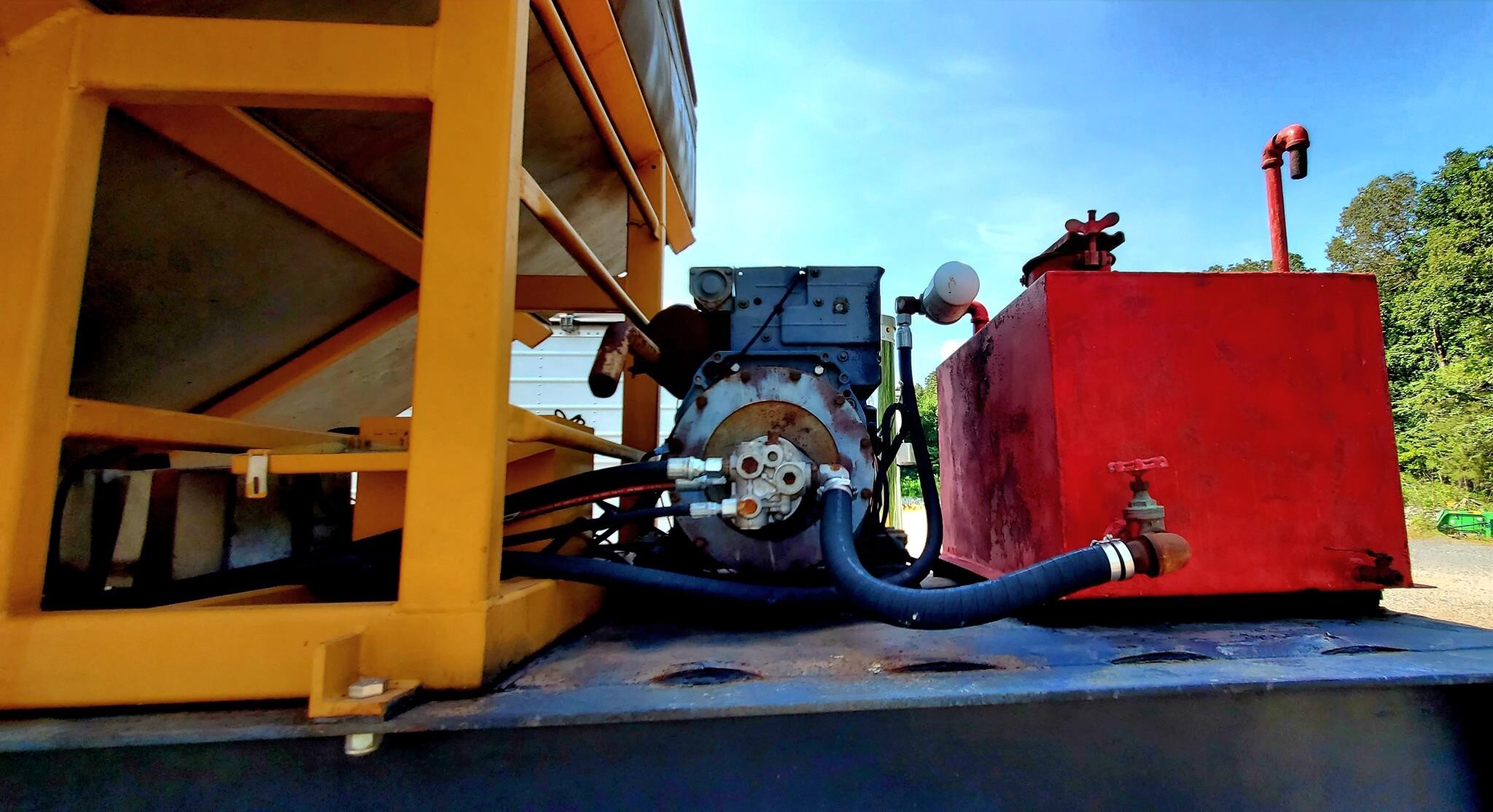 1999 KBH 30FT Semi Trucks/Trailer