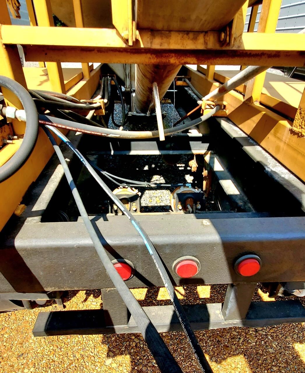 1999 KBH 30FT Semi Trucks/Trailer