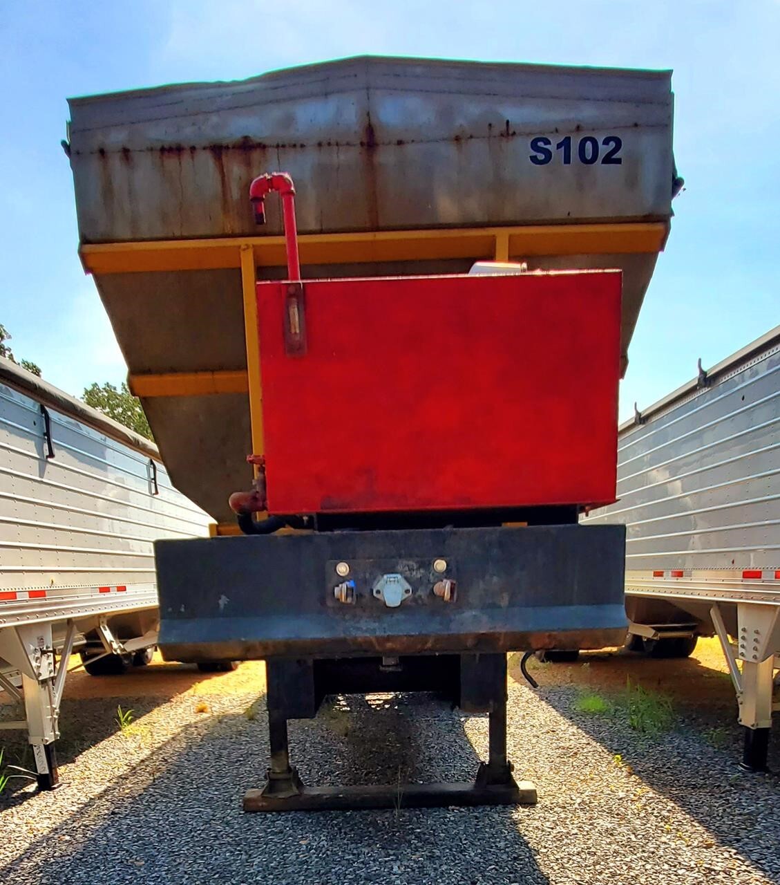 1999 KBH 30FT Semi Trucks/Trailer