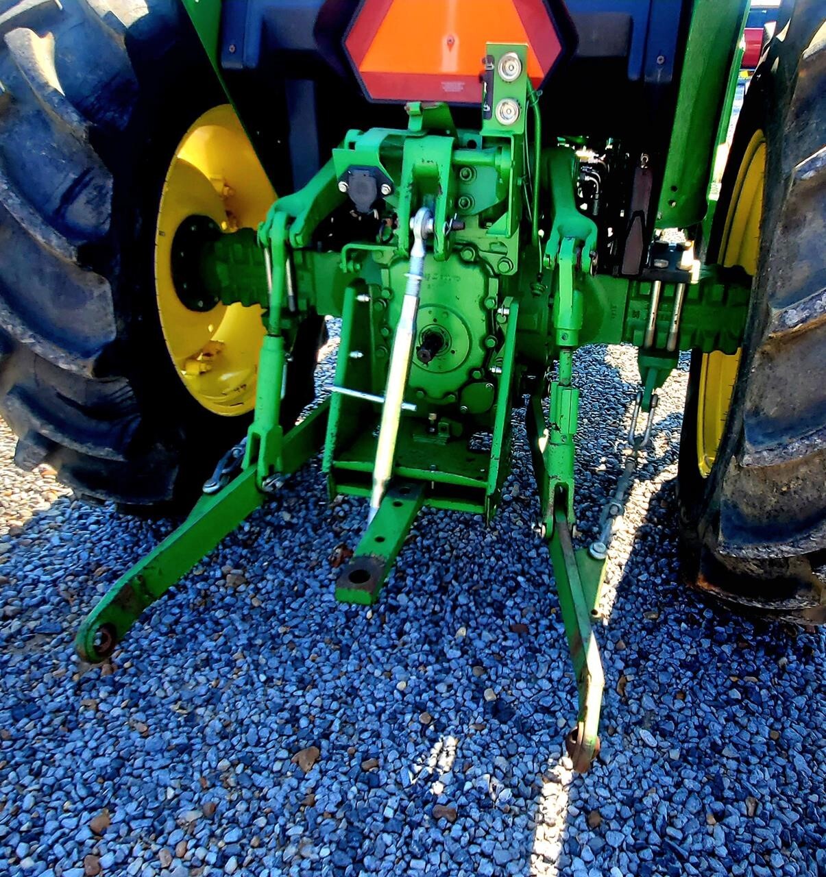 2015 John Deere 5045E Tractor