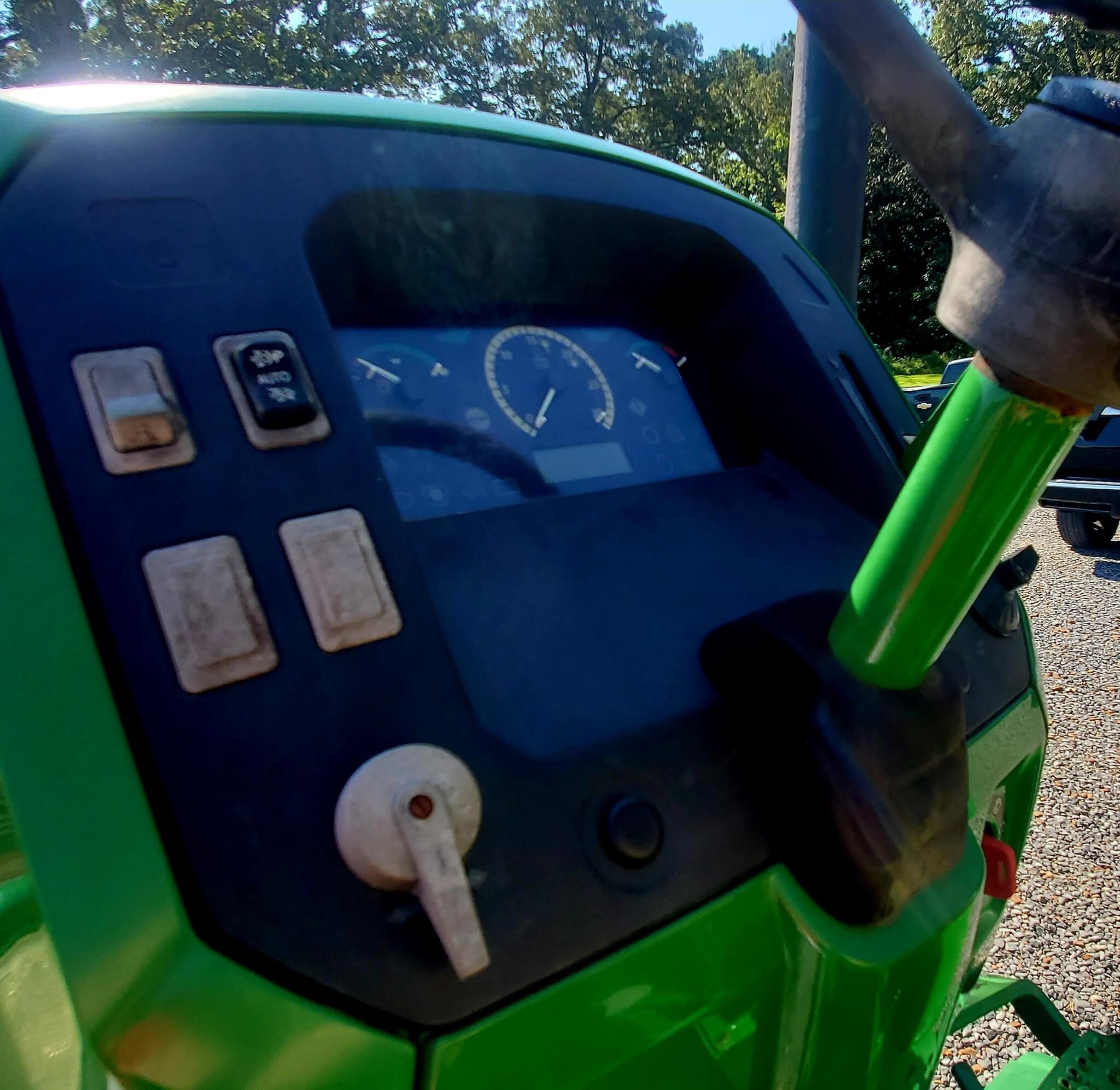 2015 John Deere 5045E Tractor