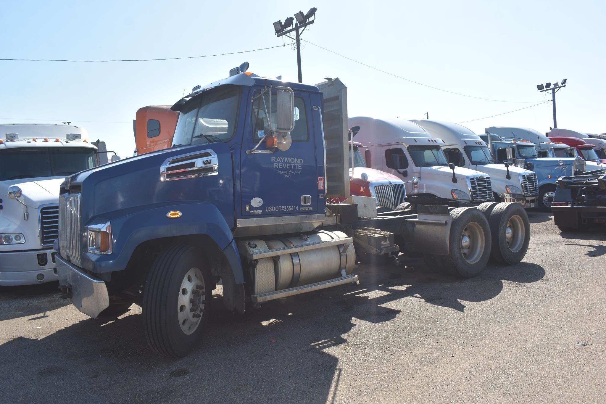2016 Western Star 4700 Semi Trucks/Trailer