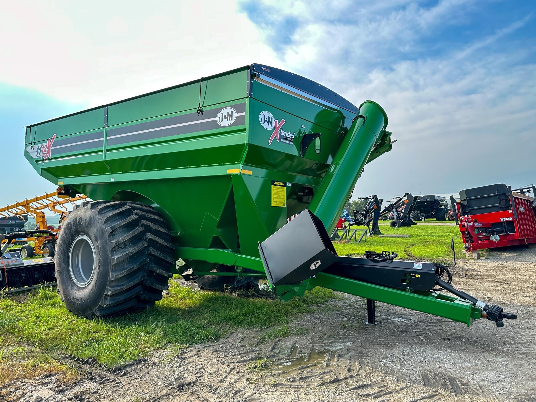 2026 J&M 1112 Grain Cart