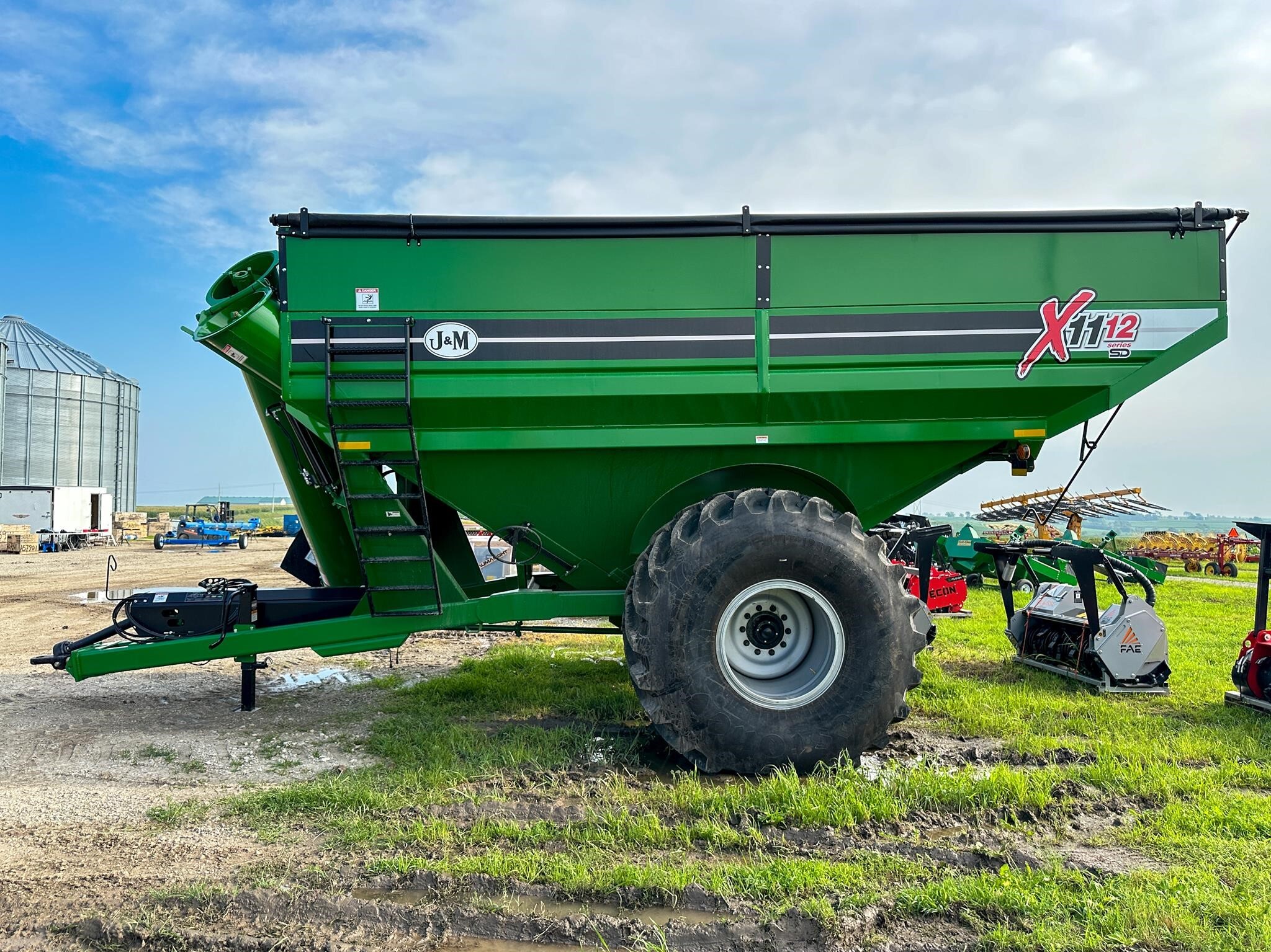 2026 J&M 1112 Grain Cart