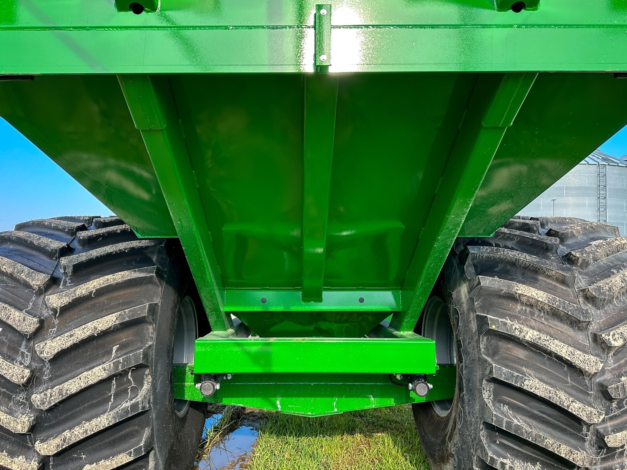 2026 J&M 1112 Grain Cart