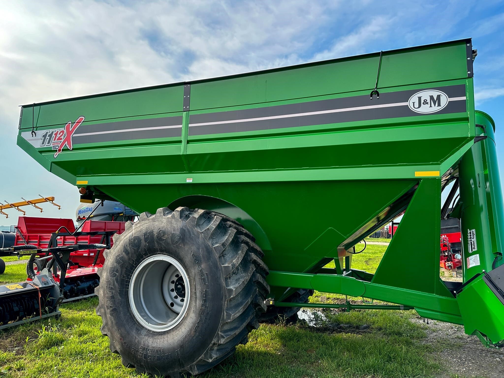 2026 J&M 1112 Grain Cart