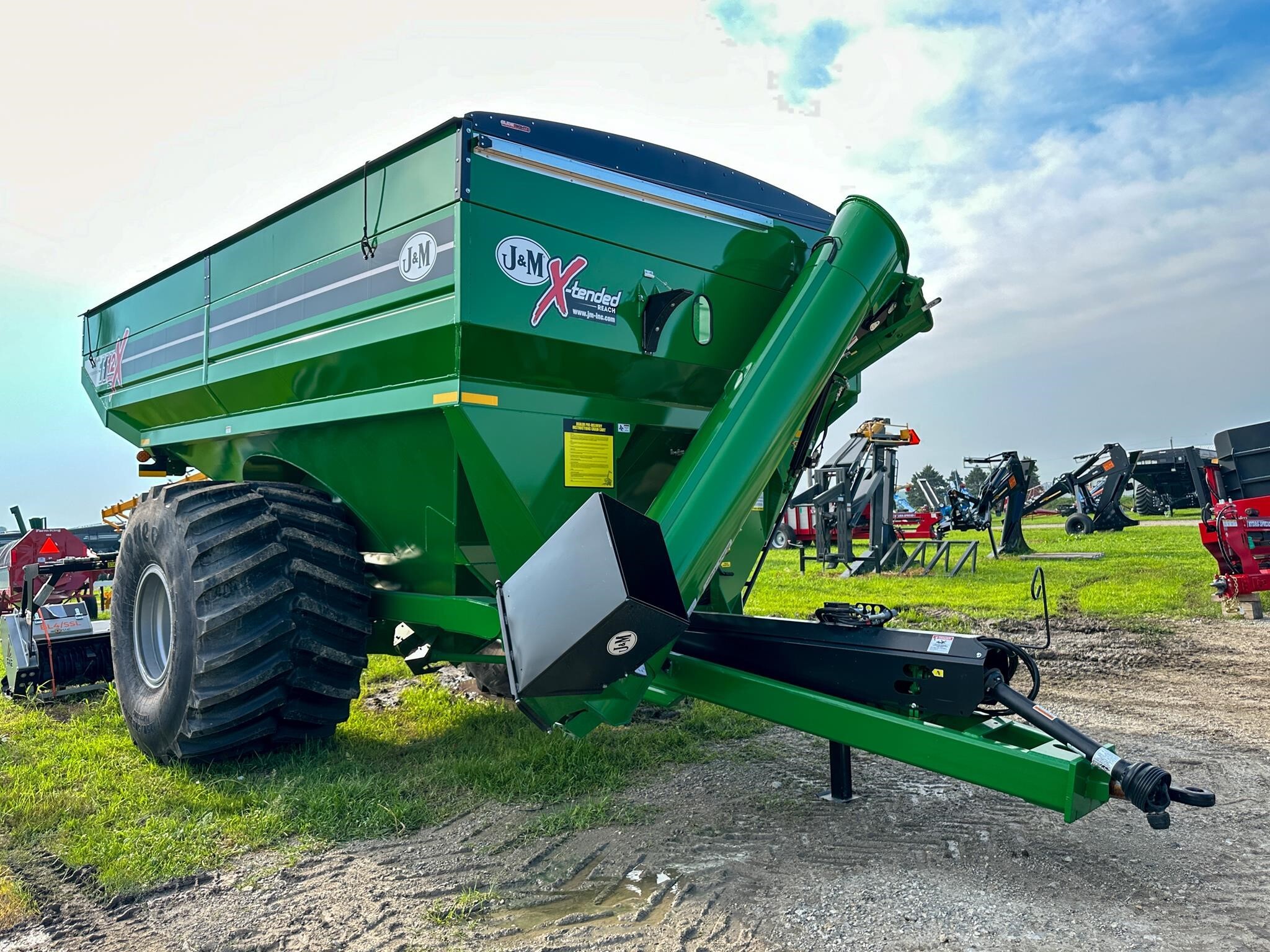 2026 J&M 1112 Grain Cart